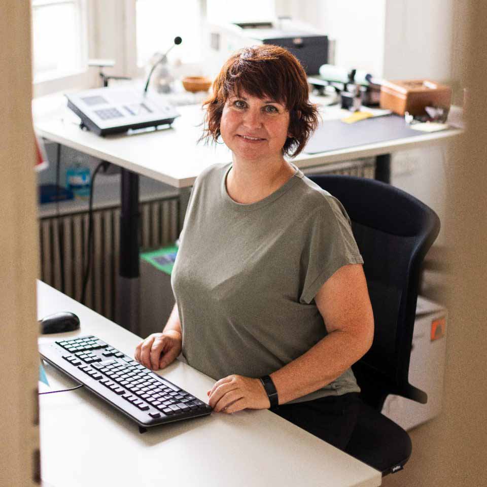 Bettina Suchyta, Sekretariat