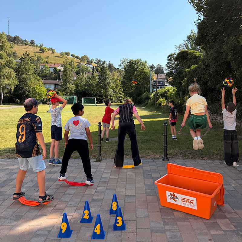 Fit4Future Box Kinder bei Bewegungstraining mit der Fit4Future Box