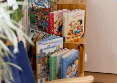 Leseecke der Frühförderstelle mit Büchern